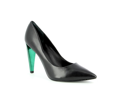 Guess Pumps