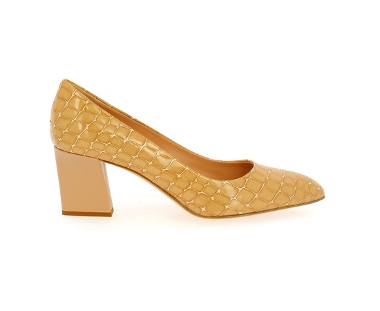 Voltan Pumps camel