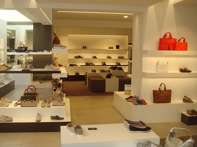 Notre magasin de chaussures Renaix