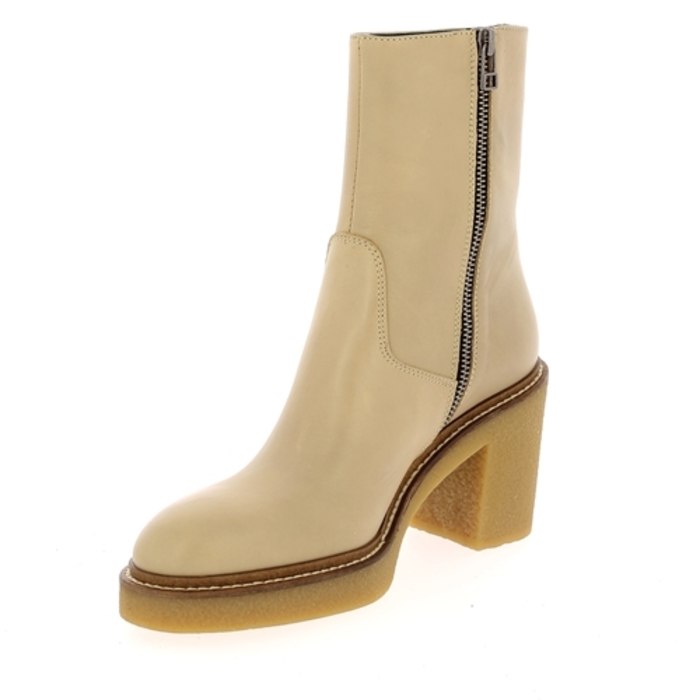 Triver Flight boots milk