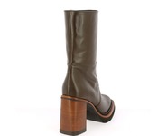 Boots Zinda bruin