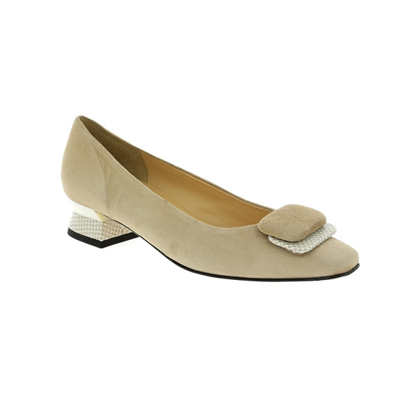 Brunate Pumps