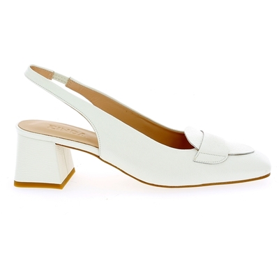 Zinda pumps milk
