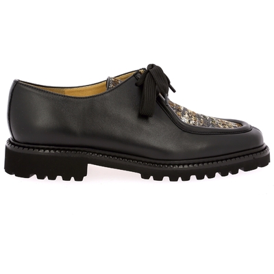 Brunate veterschoenen zwart