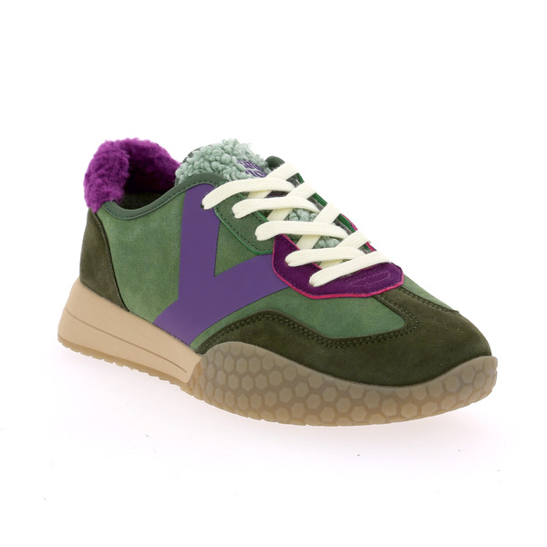 Keh-noo Sneakers