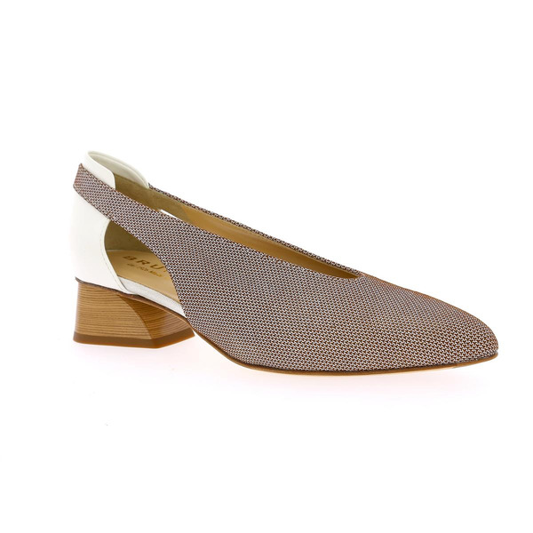 Brunate Pumps