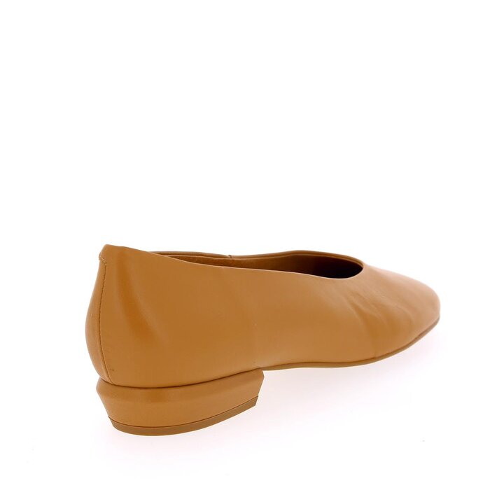 Ballerinas Angel Alarcon camel