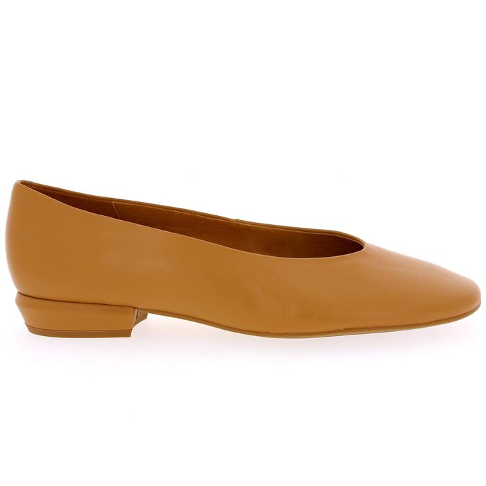 Ballerinas Angel Alarcon camel