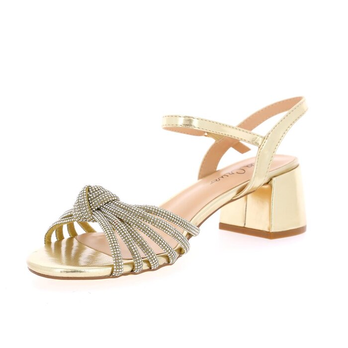 Ella Cruz Sandales or